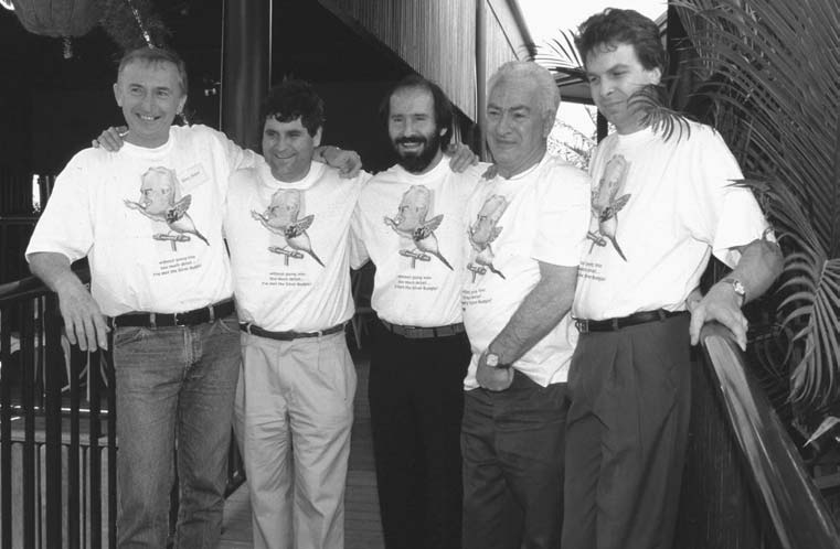 A scene from the 1993 Townsville Convention when ANGFA members got to wear their special “Silver Budgie” T-shirts. Left to right: Bruce Hansen, Noel Harcourt, Heiko Bleher, “Silver Budgie” Neil Armstrong and Mark Chettle.